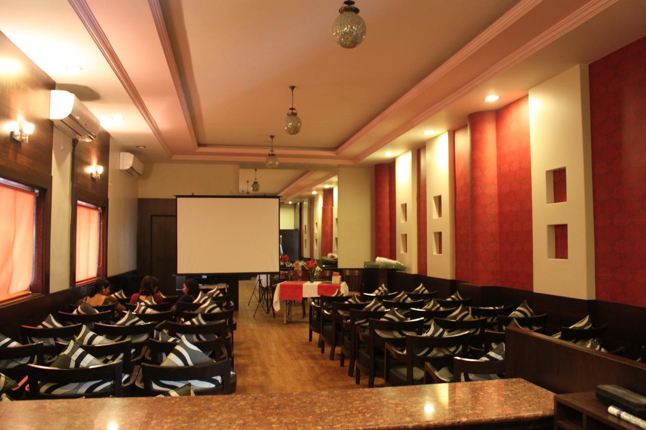 Hotel Maratha Palace,Satara Εξωτερικό φωτογραφία